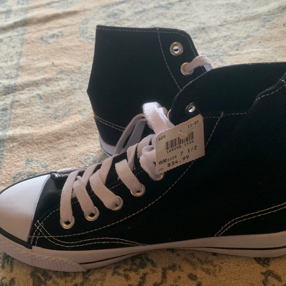 size 7.5 air walk high too sneakers